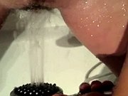 masturbación - Chica caliente hace bien en la ducha