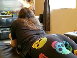 Adolescente - Gamer es follada mientras juega