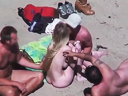 milf - mi esposa puta en una playa libertina